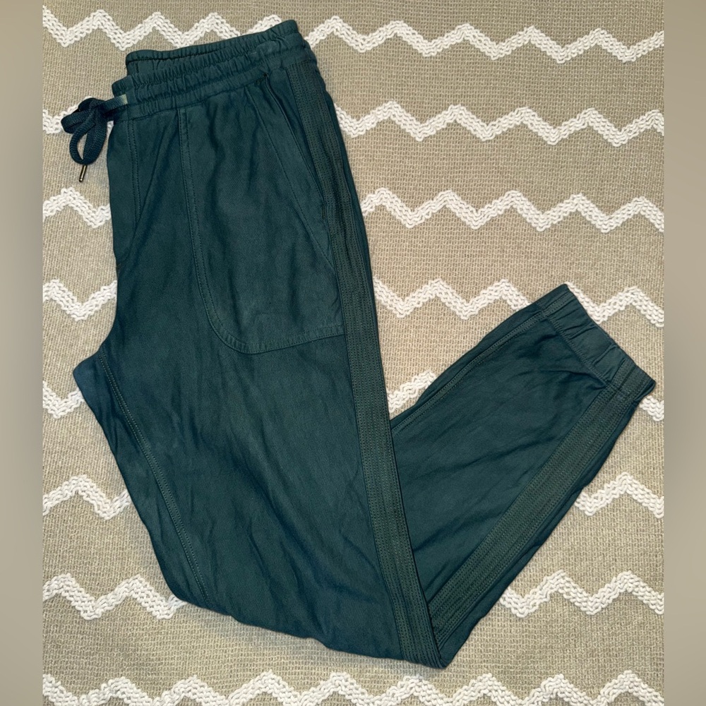 Athleta woman’s Forest Green Joggers pants size small